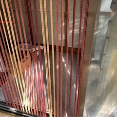 昭和レトロなポンポン付きのれんの画像
