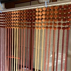 昭和レトロなポンポン付きのれんの画像