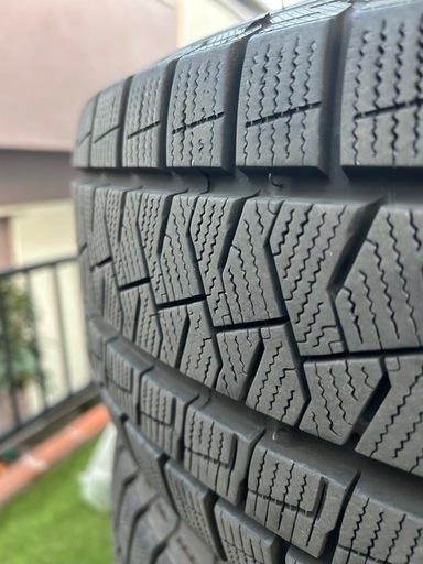 スタッドレスタイヤ　225/65R17
　