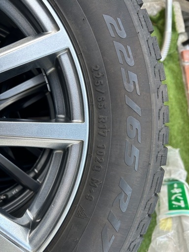スタッドレスタイヤ　225/65R17