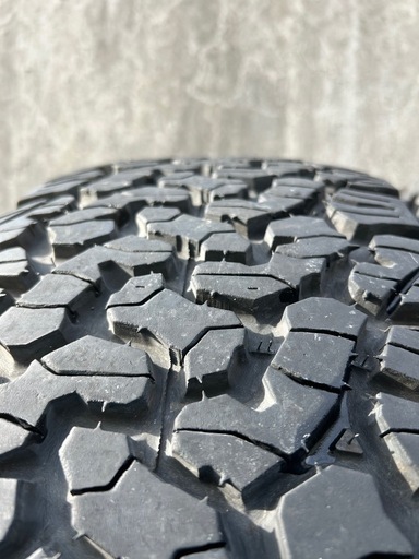 BFGoodrich  All-Terrain T/A 　265/70r17 - 製造:2016.49週　