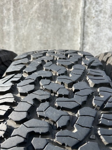BFGoodrich  All-Terrain T/A 　265/70r17 - 製造:2016.49週　