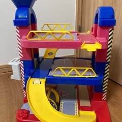 トイザらス ブルーインパーキングタワー（使用感あり）の画像