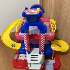 トイザらス ブルーインパーキングタワー（使用感あり）の画像