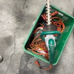 マキタ 剪定 などに 電動ハサミ？