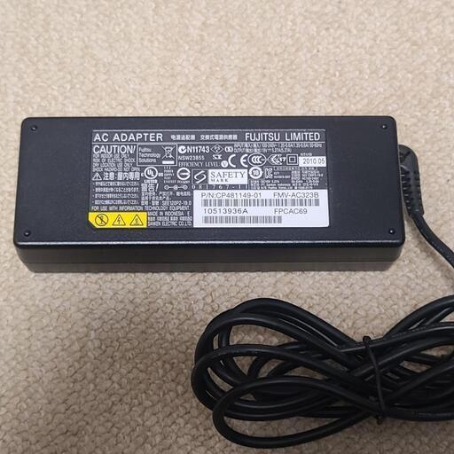 富士通　ノートパソコン用ACアダプター
