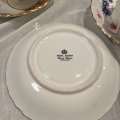 Royal Albert製ティーカップ3個
の画像