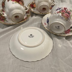 Royal Albert製ティーカップ3個
の画像