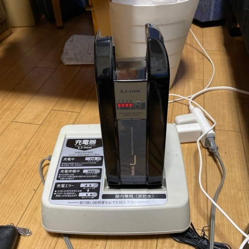 ヤマハ電動自転車バッテリー8.9Ahと、充電器です