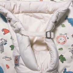 エルゴベビー　インファントインサート　抱っこ紐肩カバーのおまけ付きの画像