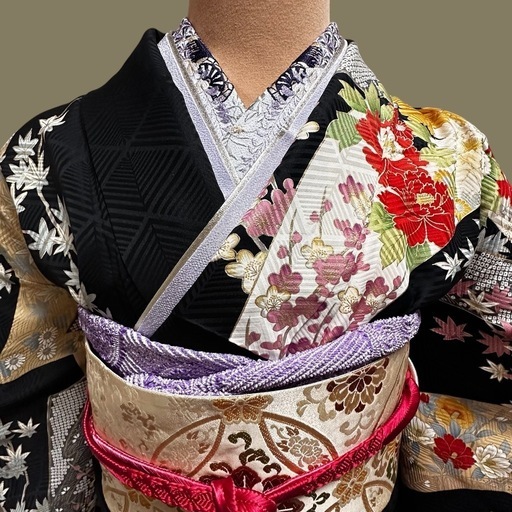 成人式★人気の黒地‼️古典柄　牡丹　紅葉　振袖フルセット　8点　正絹　卒業式　結婚式　引振袖