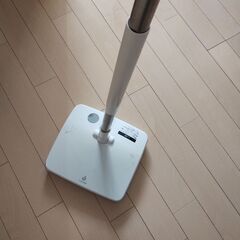 差し上げます　リヴィーズ コードレス電動モップ（水スプレー機能付き）の画像