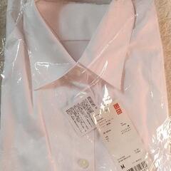 白・黒ワイシャツ　2枚組　新品　タグ付き　Mサイズ　ユニクロの画像