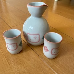 ハローキティ　徳利とおちょこ　