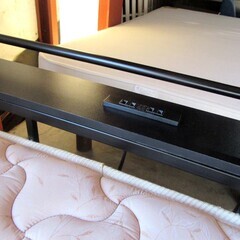 シングルベッド マットレス付き 幅98×奥行212×高さ60cm 棚付き パイプベッド ブラック 家具 寝具 ベット 苫小牧西店の画像