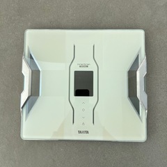 【中古】TANITAタニタ スマホ対応の体重計 RD-905　デ...