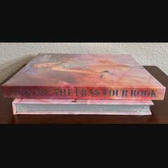 テイラー・スウィフト The Eras ツアー公式ブック　2冊の画像