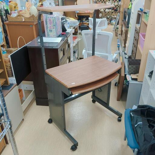 パソコンデスク☆木調☆高さ調整可、キズ少ない【浜村鹿野温泉ICから3分 買取本舗 宮本リサイクル 営業時間9～19時 定休日水曜のみ←連絡できませんm(_ _)m】