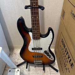 ベース　by Fender SQUIER