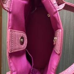 一度だけ使用の美品‼️可愛いスマイル　ハンドバッグ　‼️ポーチ付き‼️の画像