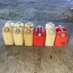 灯油のポリタンク20L6個の画像
