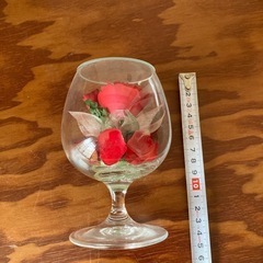 【USED】☆プリザーブドフラワー☆赤い薔薇☆ワイングラス入り☆飾り物☆華やか☆可愛い☆の画像
