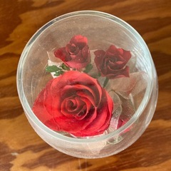 【USED】☆プリザーブドフラワー☆赤い薔薇☆ワイングラス入り☆飾り物☆華やか☆可愛い☆の画像