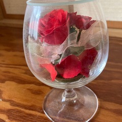 【USED】☆プリザーブドフラワー☆赤い薔薇☆ワイングラス入り☆飾り物☆華やか☆可愛い☆の画像