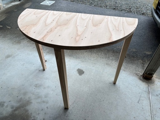 合板で製作した半円テーブル 在庫1個有ります。