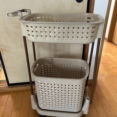 「取引中」明日の夕方引き取りは無料！ランドリーラックの画像
