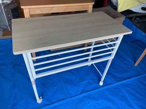 値下げ！きれい！折りたたみ式テーブル中古品