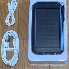 ソーラーパネル付き多機能モバイルバッテリー
