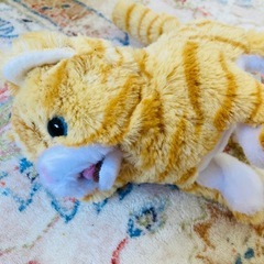 懐かしい歩く猫ぬいぐるみ