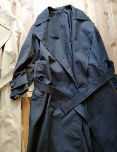 完売品2着　Uniqlo U、ユニセックス ベージュ、ブラック、トレンチコート SサイズとXSサイズ