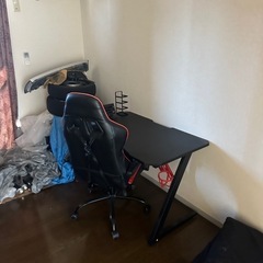 ゲーミングデスクとチェア
