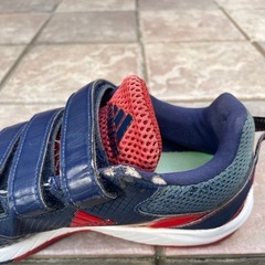 野球　トレーニングシューズ　adidasの画像