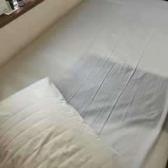 シングルベッド　ローベッド　マットレス　諸々カバー付きの画像