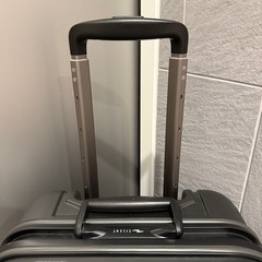 36Lスーツケース 機内持込可能 静音タイプ　ガンメタリックの画像