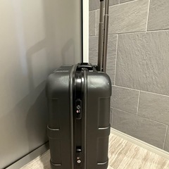 36Lスーツケース 機内持込可能 静音タイプ　ガンメタリックの画像