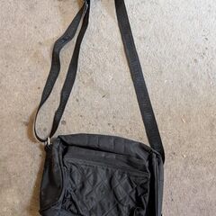 ミチコロンドン　黒のショルダーバッグ　中古