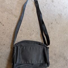 ミチコロンドン　黒のショルダーバッグ　中古の画像