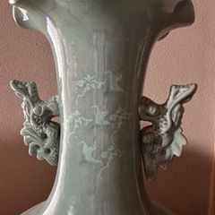 青磁？の壺