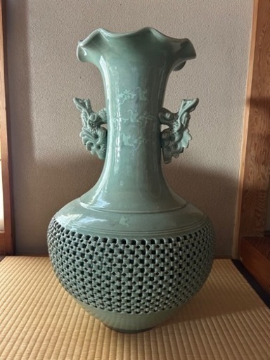 青磁？の壺