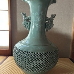 青磁？の壺