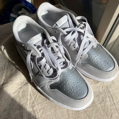 NIKE AIRジョーダン　シルバーの画像