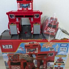 【購入価格5000円超】トミカ　変形出動！ビッグファイヤー&コマ...