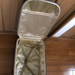 スーツケース　キャリーケース　紺色　深い青　No.キー有り　右利き用2〜4泊　お布団や工具入れにも！　の画像