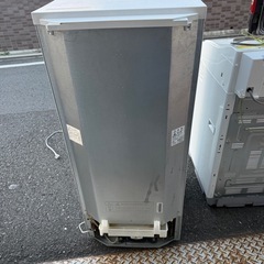 ★美品 中古★2017年製 2ドア　シャープ SHARP 137L 高品位ガラスドア「プラズマクラスター」　冷蔵庫【SJ-GD14C-W】の画像