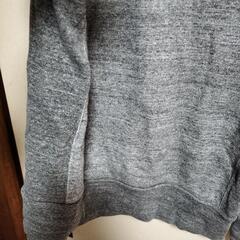 カリー　グレーのパーカー　1の画像