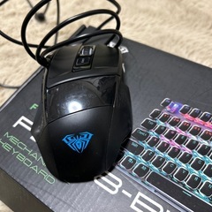 【美品】
光る❗️キーボード、マウス付きの画像
